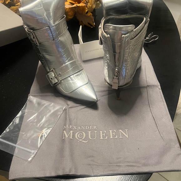 Alexander Mcqueen Crocodile-embossed Metallic Bootie - Picture 1 of 7
